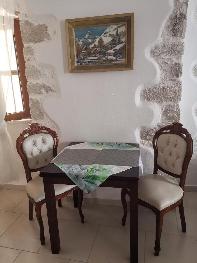 Apartment Martin - 10 Mt To The Beach Rovinj Exterior foto