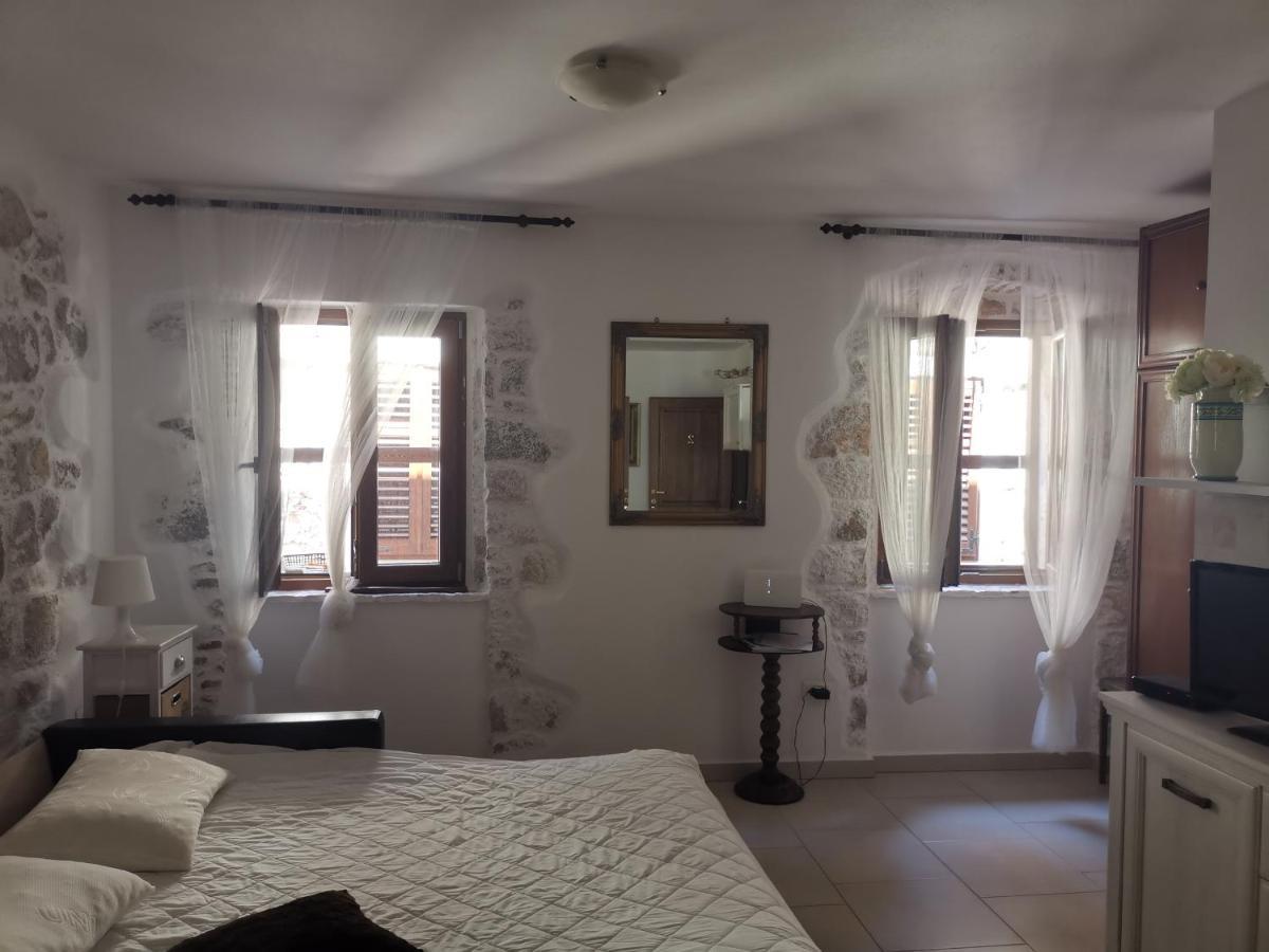Apartment Martin - 10 Mt To The Beach Rovinj Exterior foto