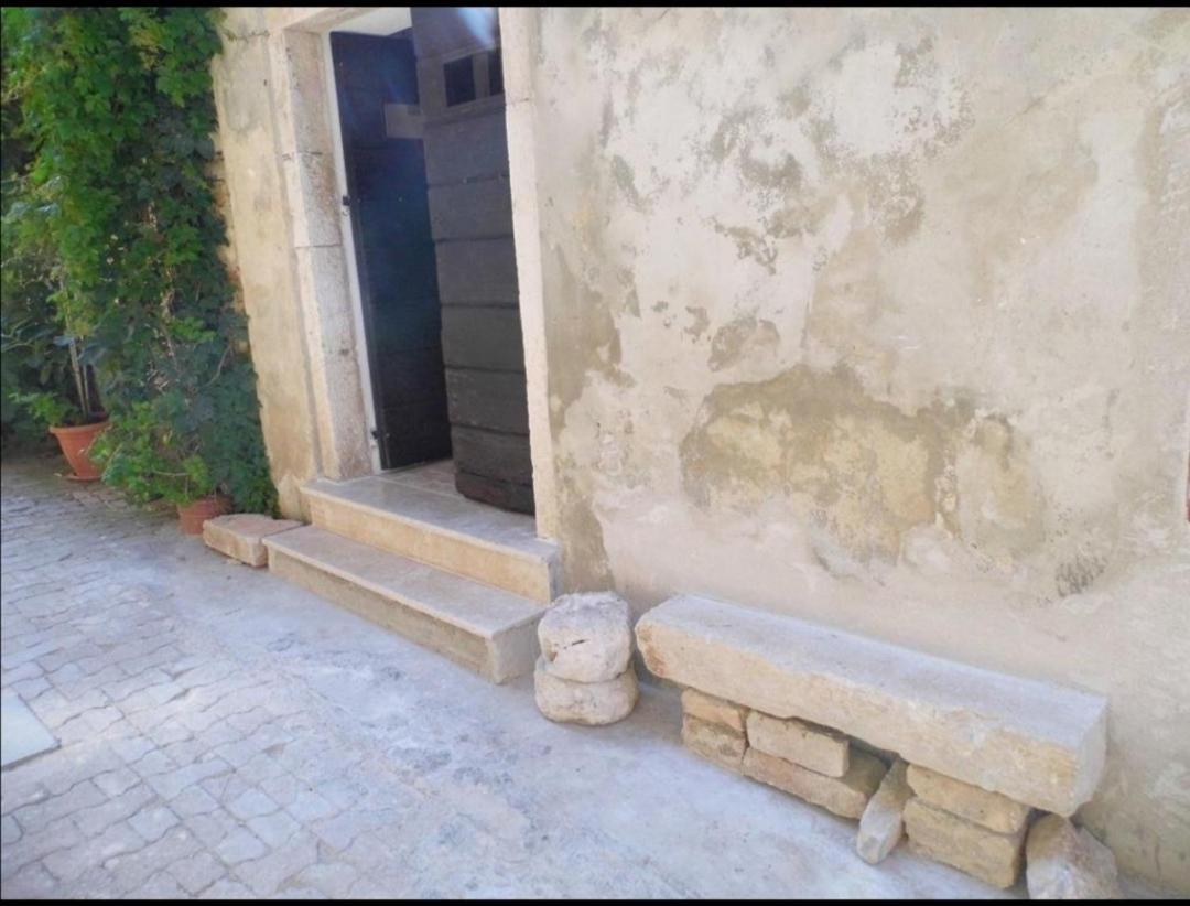 Apartment Martin - 10 Mt To The Beach Rovinj Exterior foto