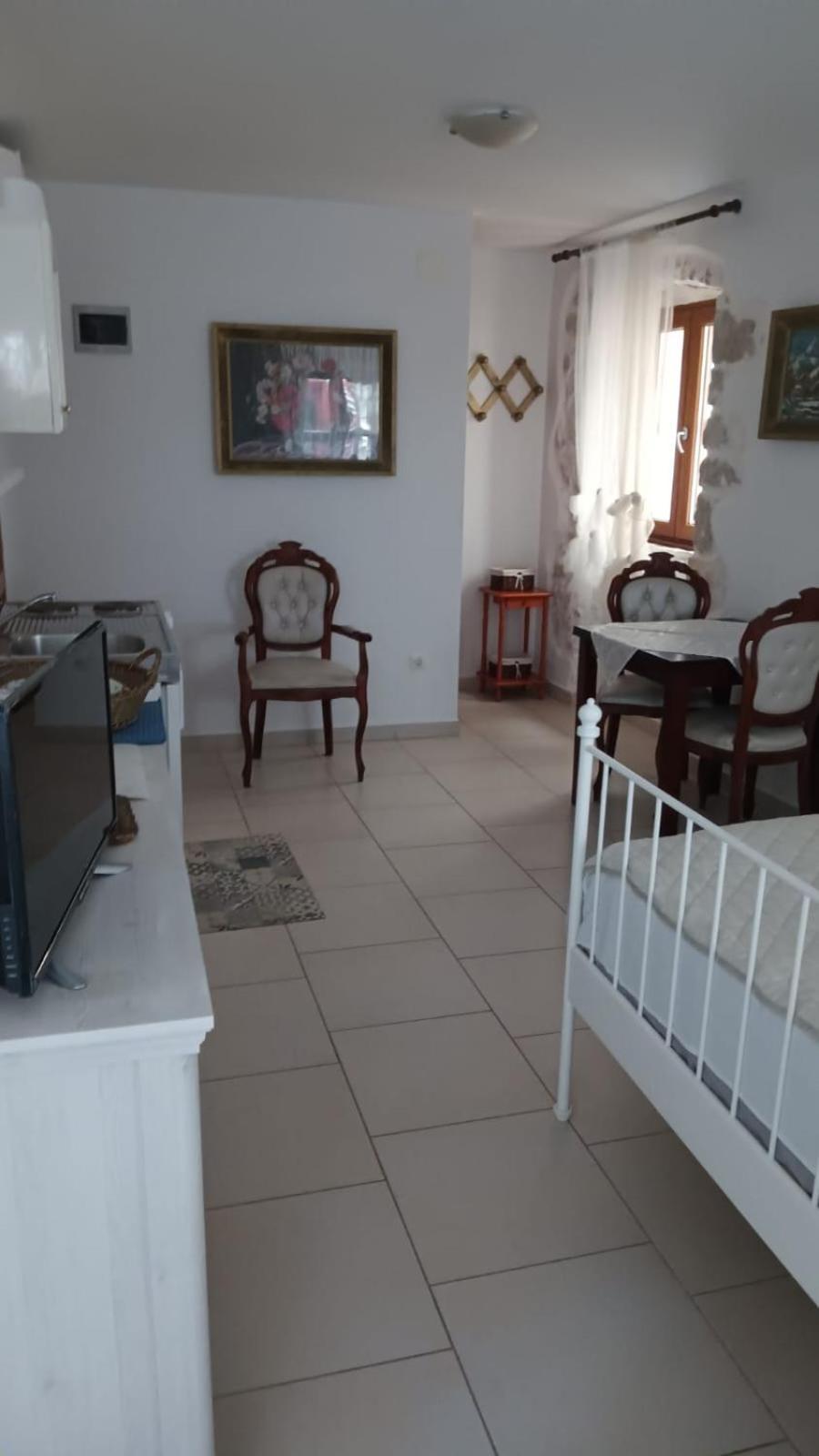 Apartment Martin - 10 Mt To The Beach Rovinj Exterior foto